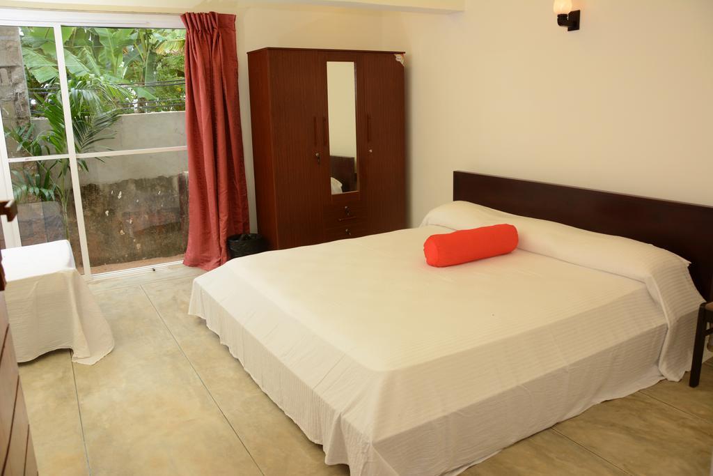 Hotel Tobiko Trincomalee Kültér fotó