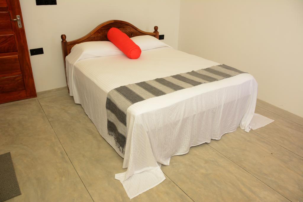 Hotel Tobiko Trincomalee Kültér fotó