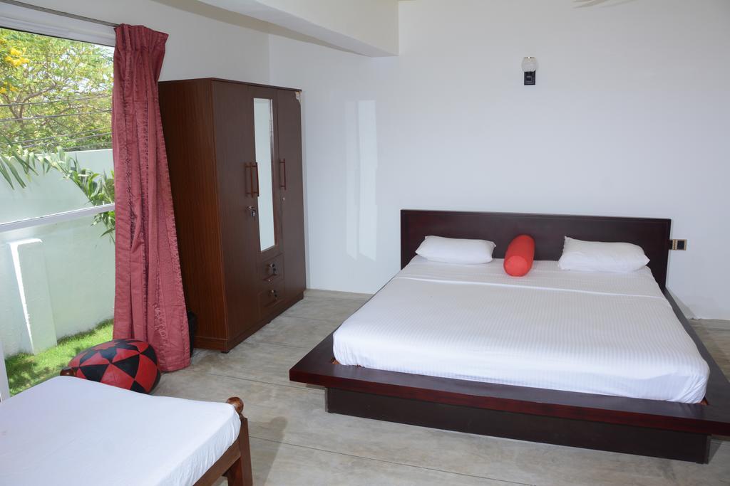 Hotel Tobiko Trincomalee Kültér fotó