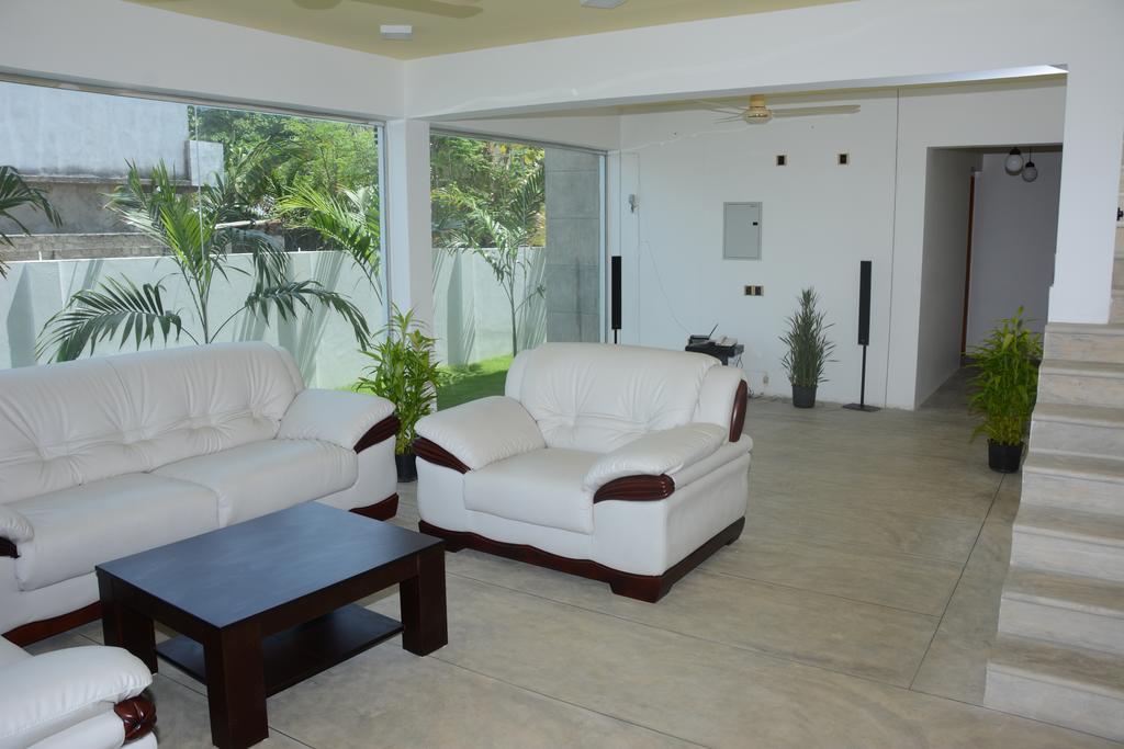 Hotel Tobiko Trincomalee Kültér fotó
