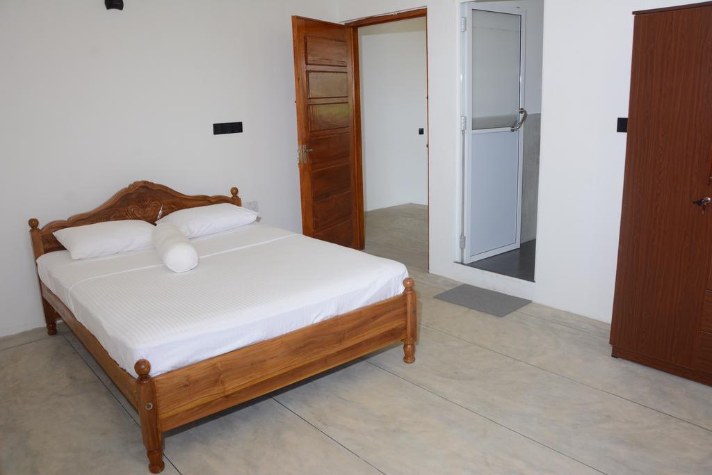 Hotel Tobiko Trincomalee Kültér fotó