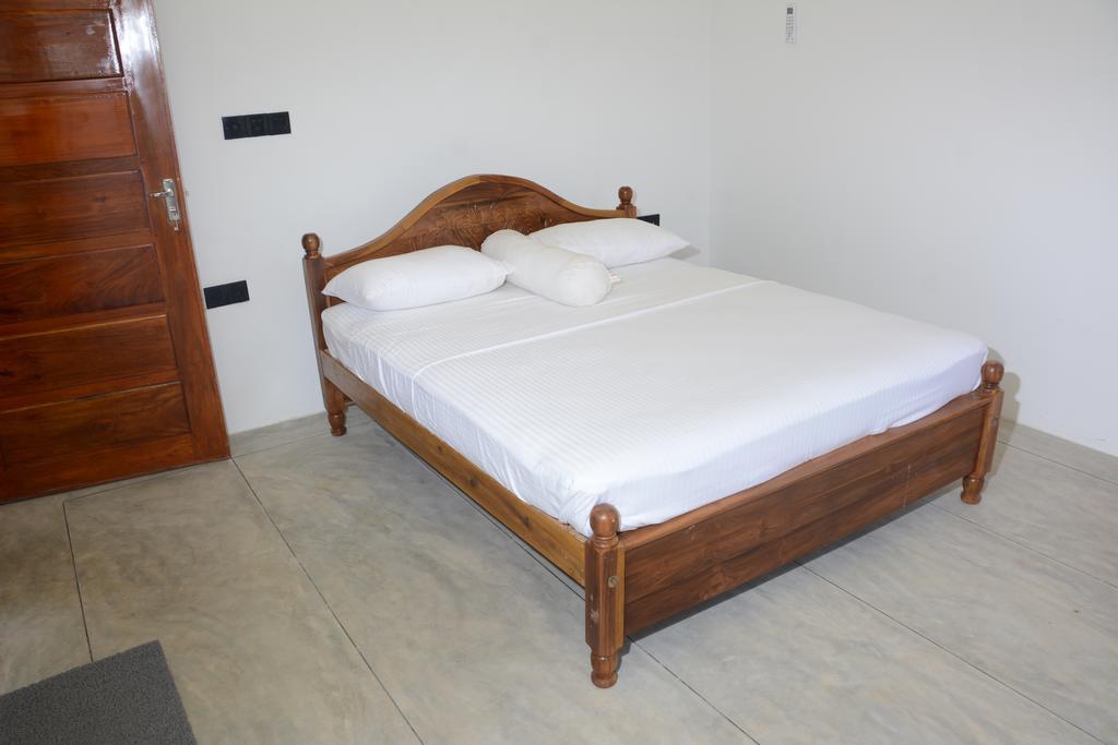 Hotel Tobiko Trincomalee Kültér fotó