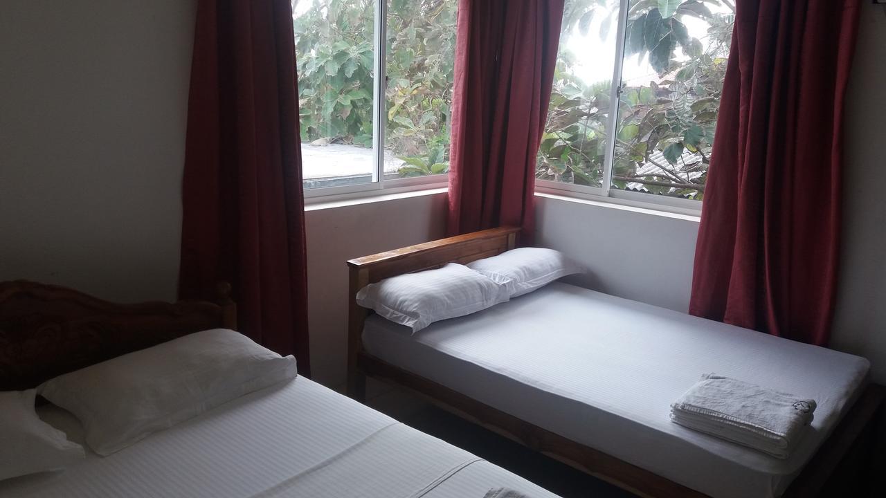 Hotel Tobiko Trincomalee Kültér fotó