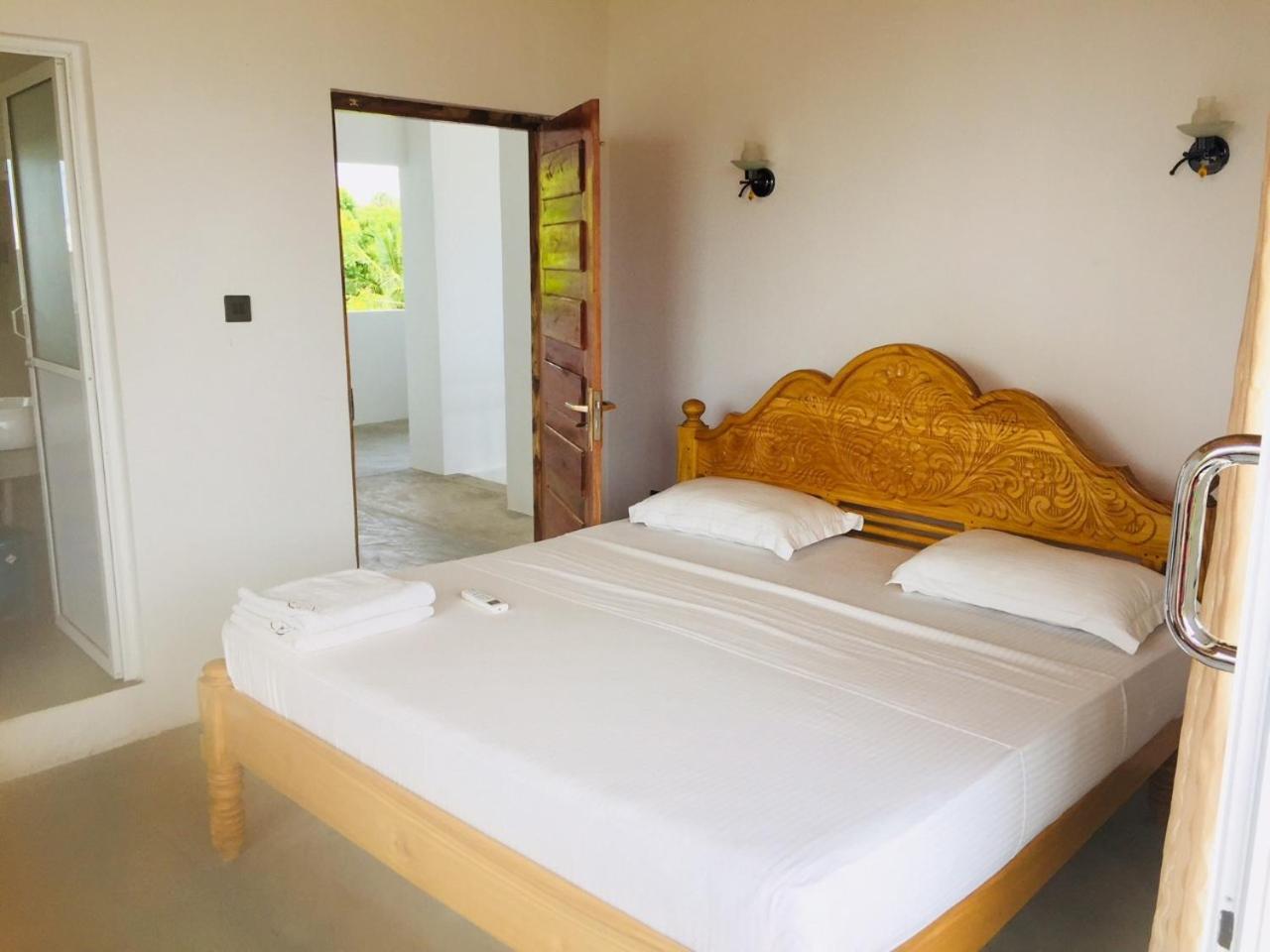Hotel Tobiko Trincomalee Kültér fotó