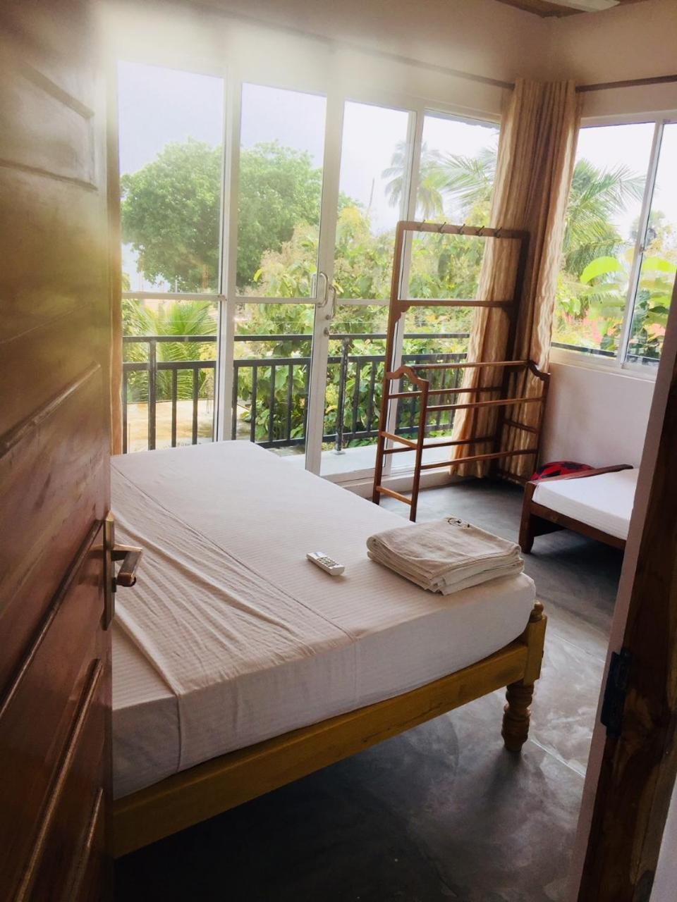 Hotel Tobiko Trincomalee Kültér fotó